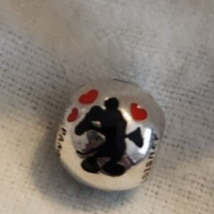 PANDORA DISNEY MICKEY MOUSE MINNIE IN BLACK ENAMEL AND RED HEARTS NWOT AUTHENTIC